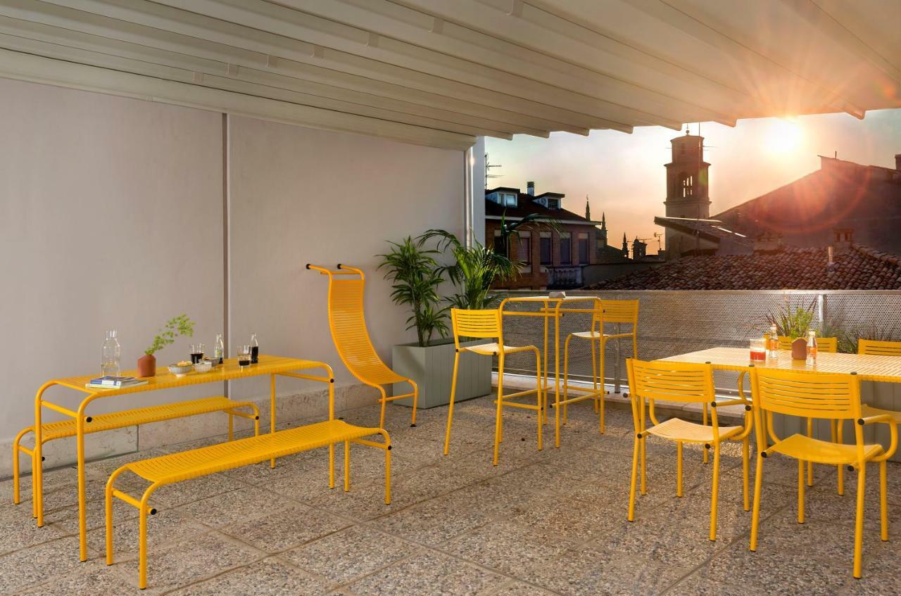 Bnbiz - Coworking Hotel Fiorenzuola dʼArda Exterior foto